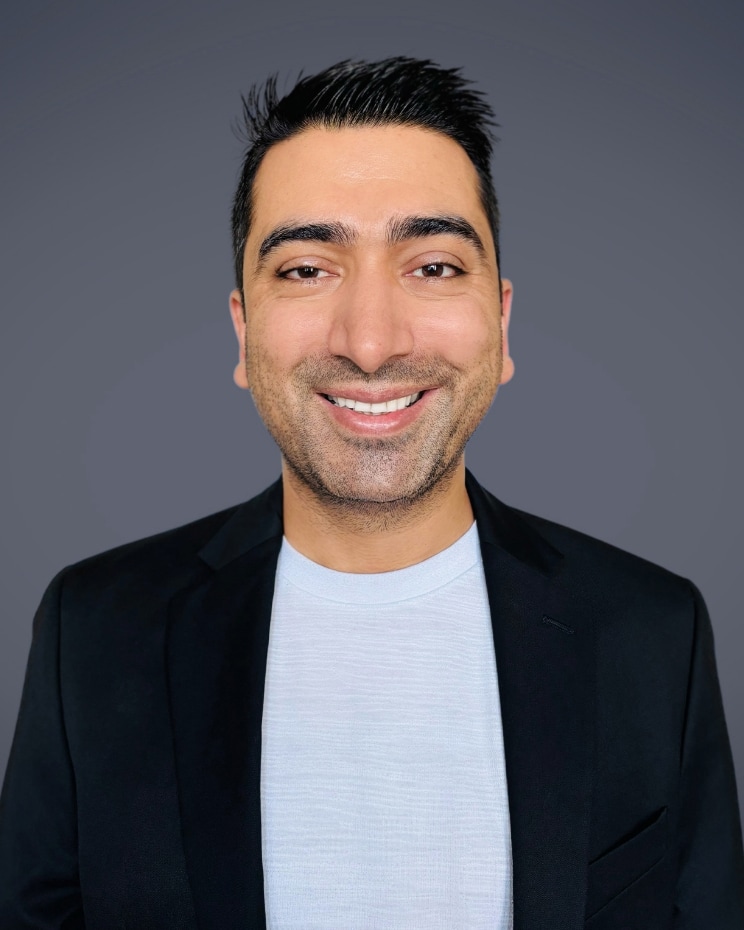 abbas acar headshot bio page